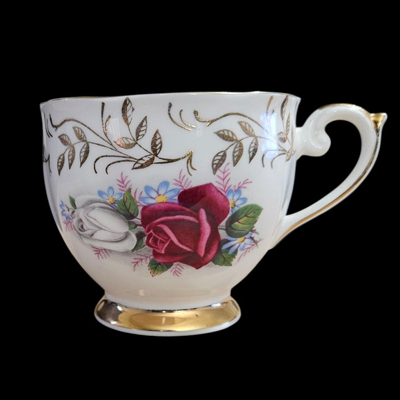 Queen Anne Bone China Teacup Red White Roses Gold Trim England - Picture 2 of 7